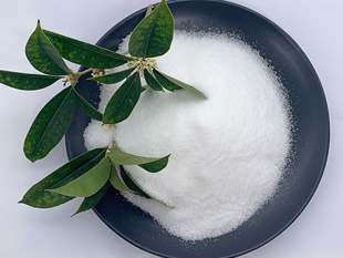 R&ocirc;l ac effaith polyacrylamide wrth losgi sbwriel